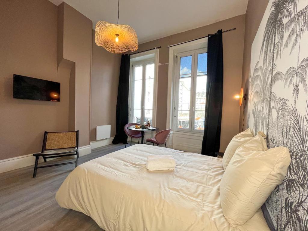 Suite Petraa Lyon Exterior photo