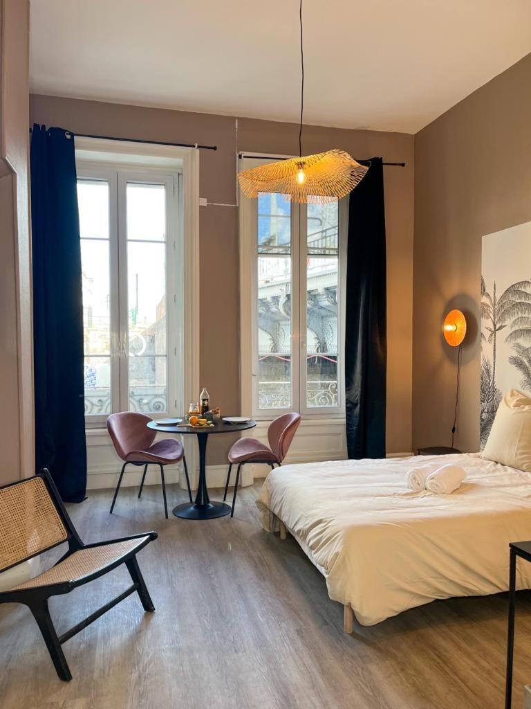 Suite Petraa Lyon Exterior photo